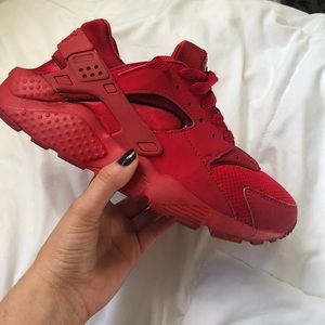 Triple Red Huaraches